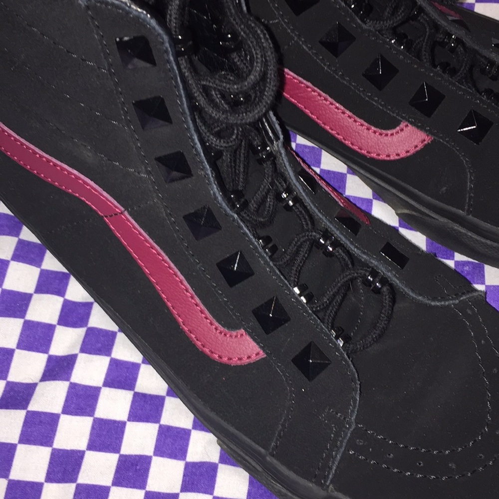 Accent stud vans - Picture 2 of 4
